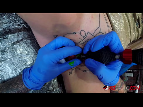 ❤️ Extrem tätowierte Hottie Sully Savage hat ein Tattoo auf ihrer Klitoris ❤❌ Sex bei uns ❤