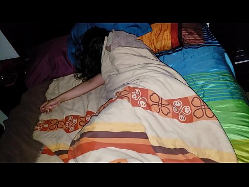 ❤️ Stiefsohn beschimpft seine junge Stiefmutter, während sie schläft. ❤❌ Sex bei uns ❤